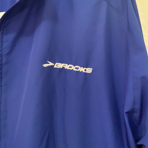 Brooks Unisex Outdoor Windbreaker - Picture 4 of 10